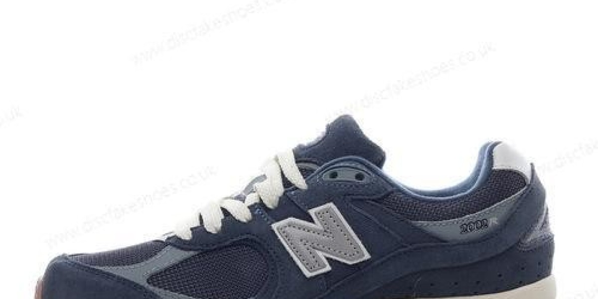 New Balance 2002R: a blend of retro and modernity